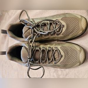 Merrell Vibram Grey Women’s Size 8.5 Excellent pre-owned condition